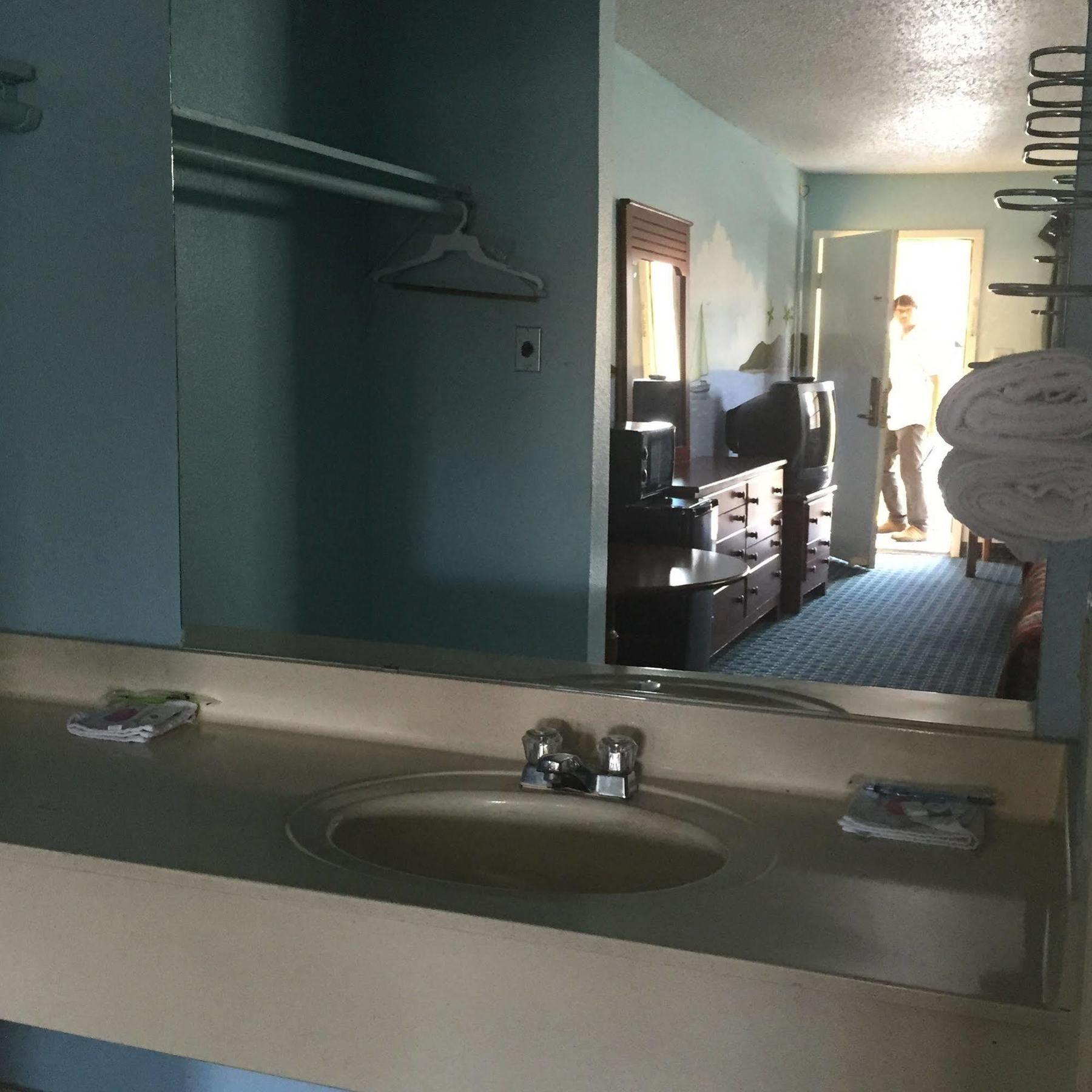 Guest Inn And Suites Houston Bagian luar foto