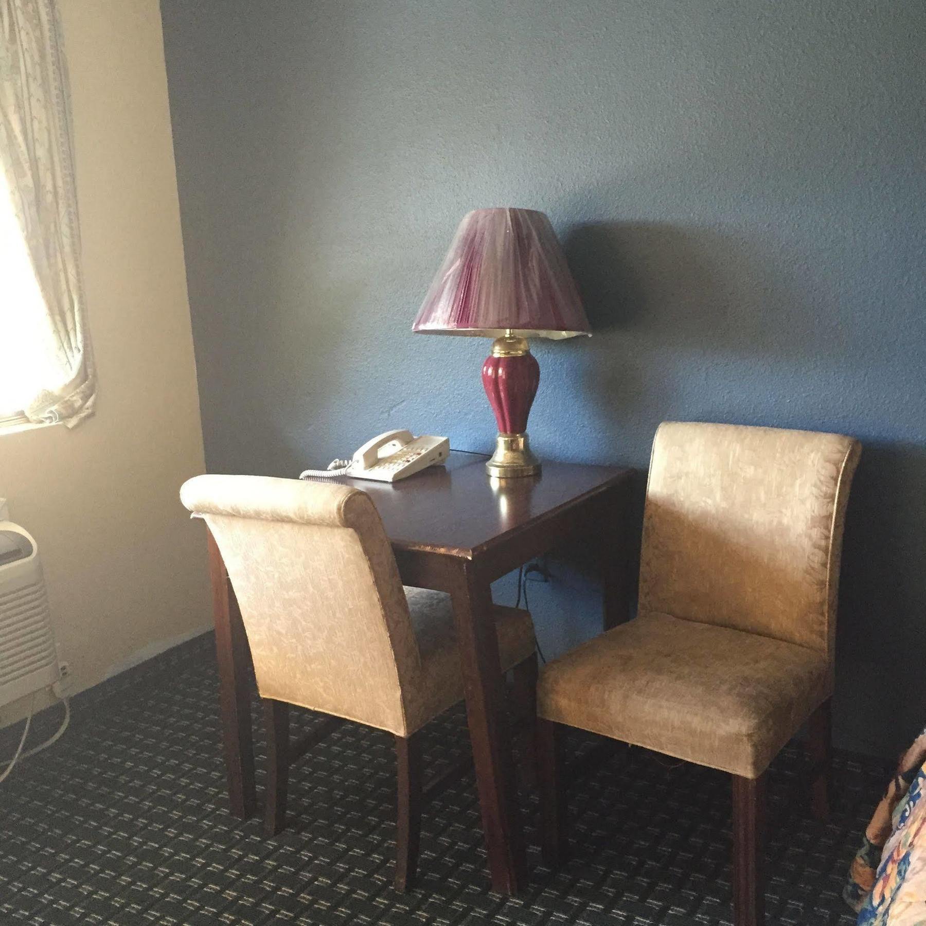 Guest Inn And Suites Houston Bagian luar foto