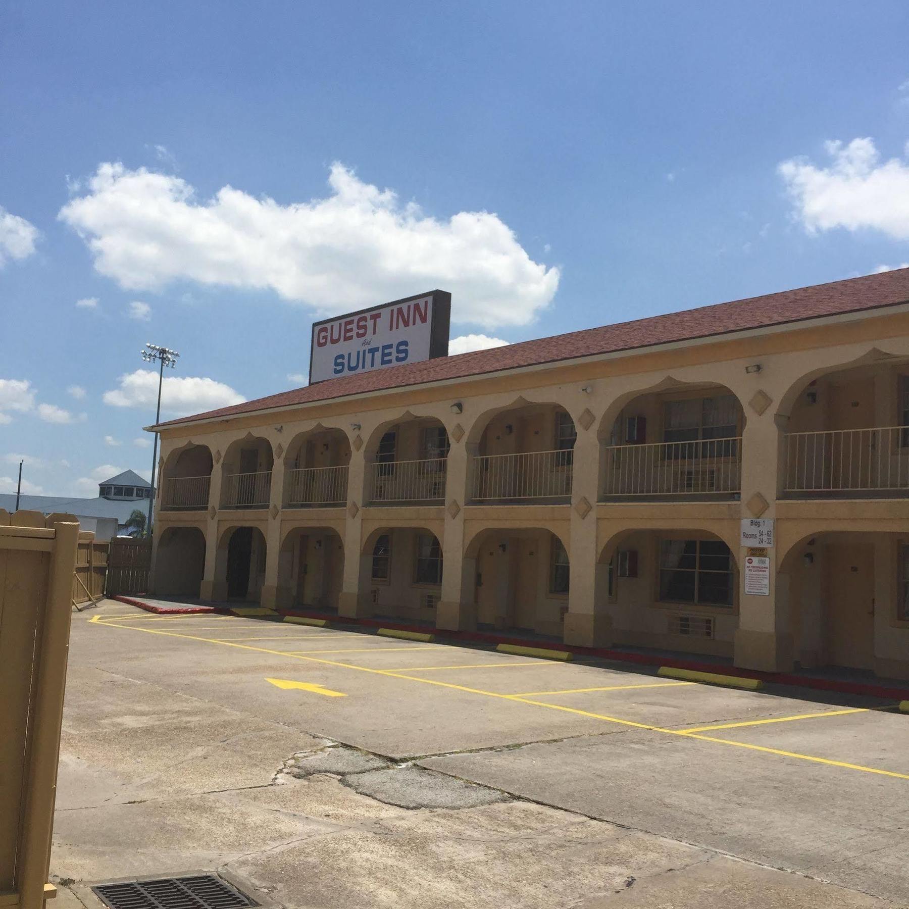 Guest Inn And Suites Houston Bagian luar foto
