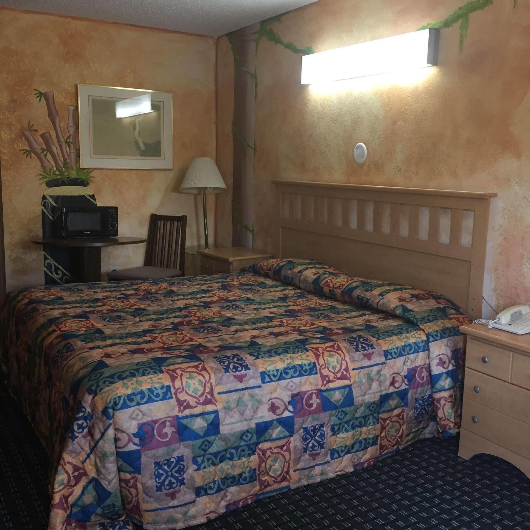 Guest Inn And Suites Houston Bagian luar foto