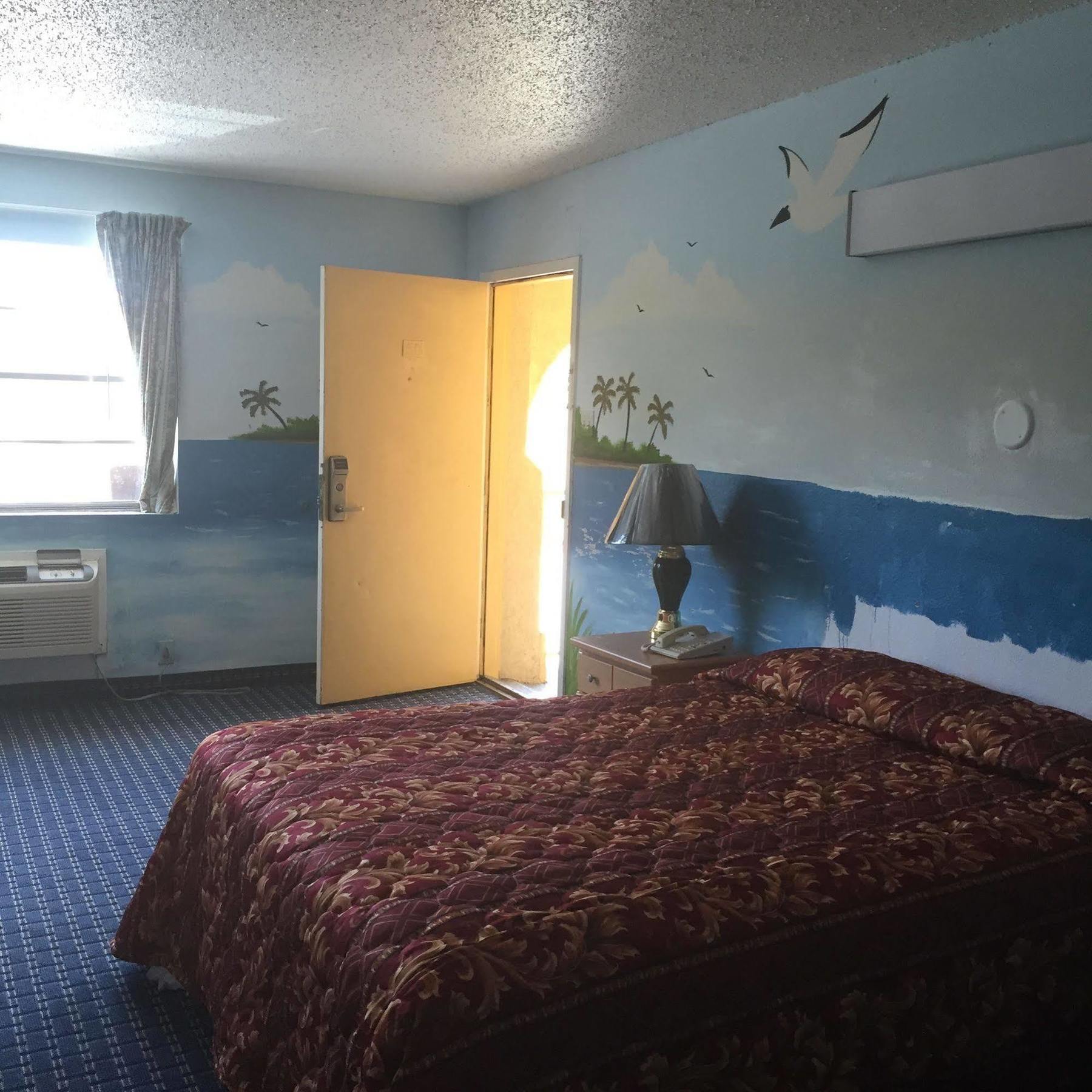 Guest Inn And Suites Houston Bagian luar foto
