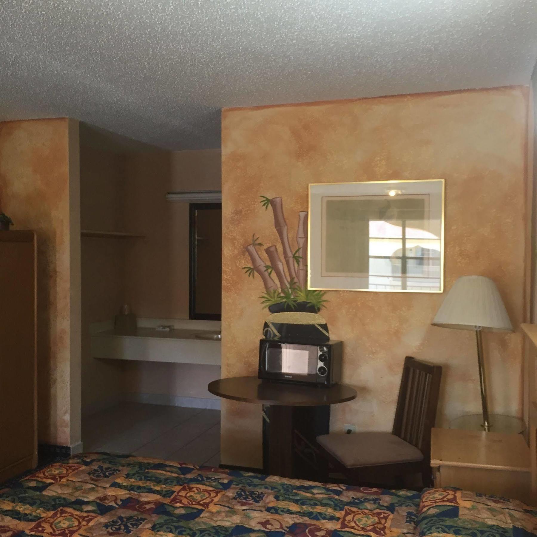 Guest Inn And Suites Houston Bagian luar foto