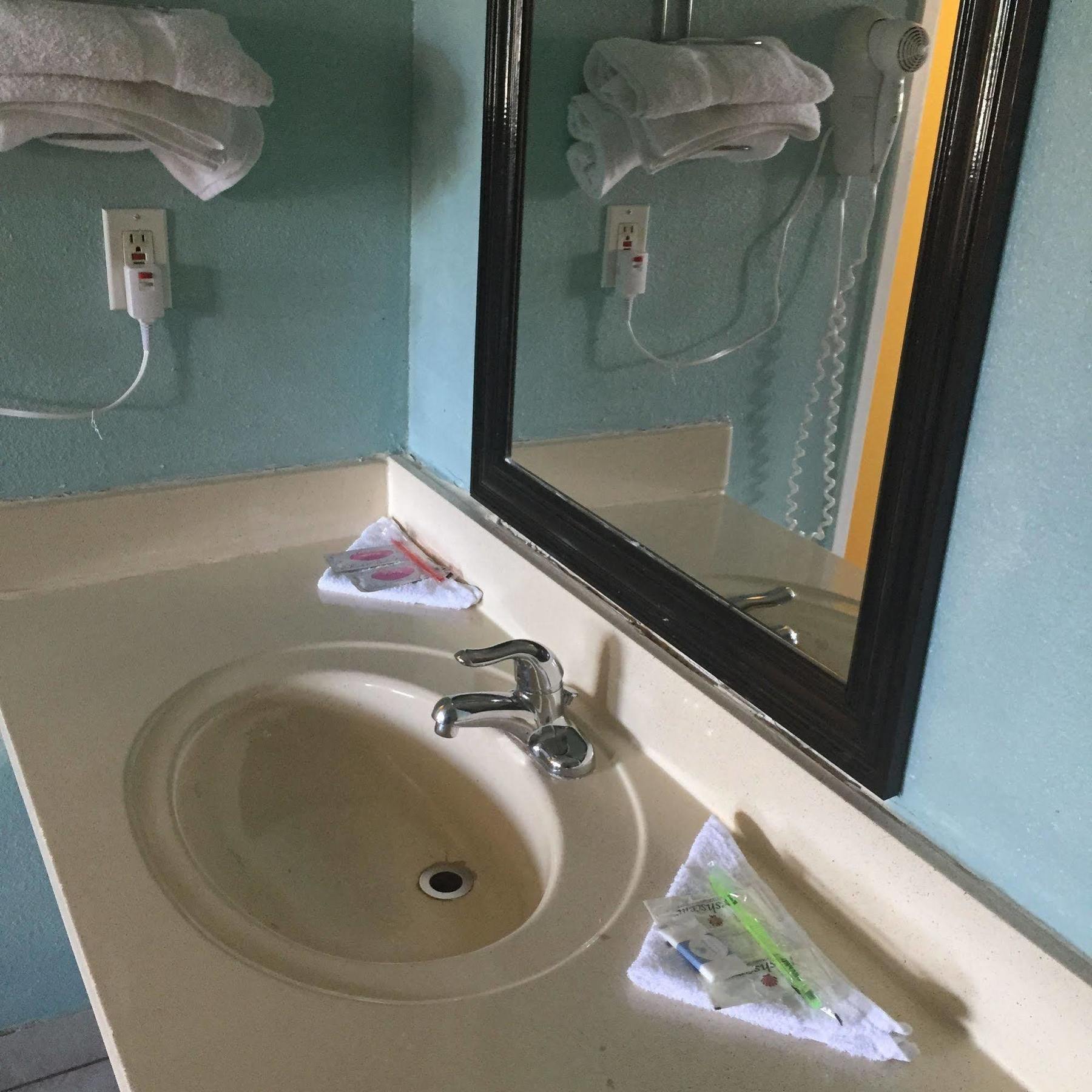 Guest Inn And Suites Houston Bagian luar foto