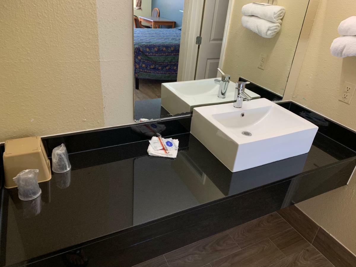 Guest Inn And Suites Houston Ruang foto